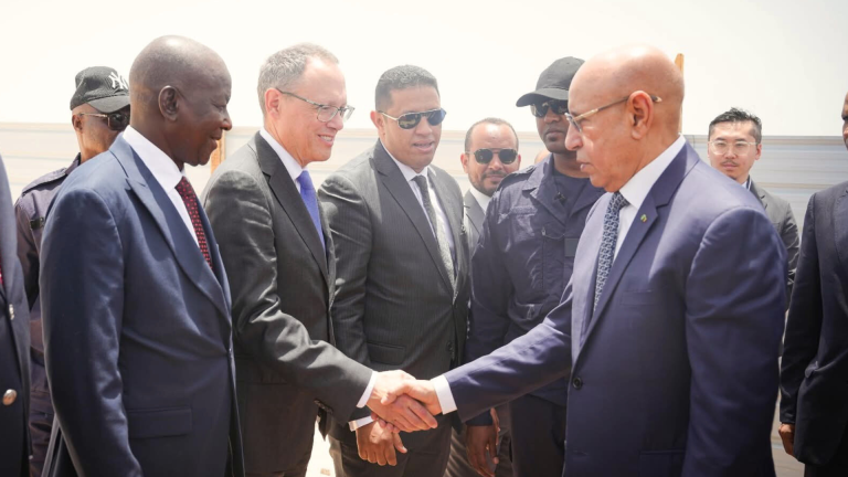 Ricardo Rodrigo, from EllaLink and the President of the Islamic Republic of Mauritania during the first stone ceremony.